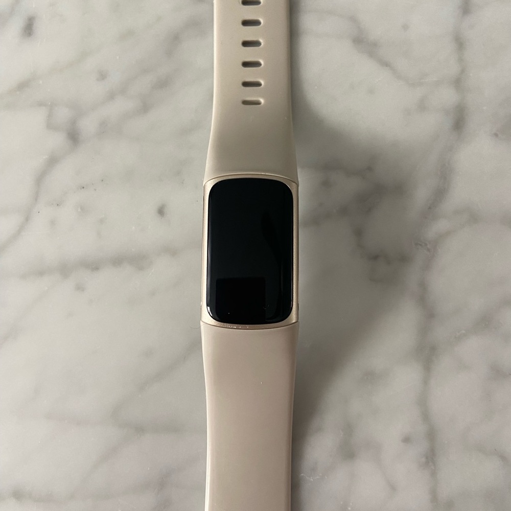 Fitbit Charge 5